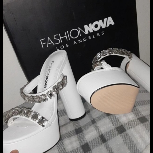 Heels - Picture 1 of 2